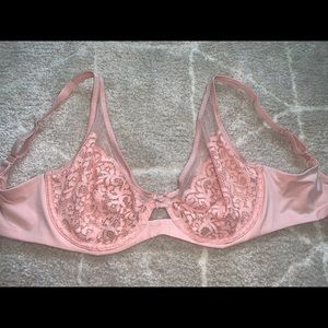 Victoria Secret Bra! Pink lace lightly lined. Size 34DDD. Adjustable Straps